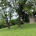 Moglietta Host In Langhe بيت ضيافة *