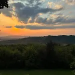Moglietta Host In Langhe * Albaretto della Torre