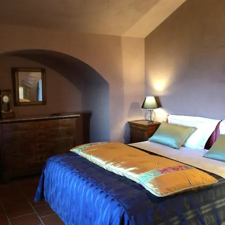 Moglietta Host In Langhe *