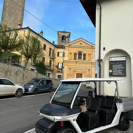 Moglietta Host In Langhe *