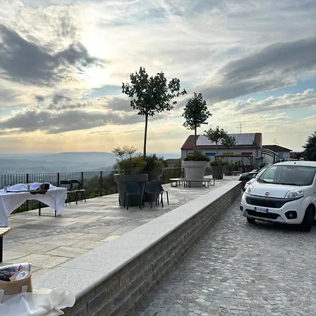 Moglietta Host In Langhe *