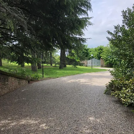 Moglietta Host In Langhe *