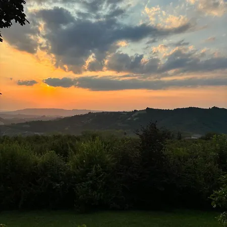 Moglietta Host In Langhe * Albaretto della Torre